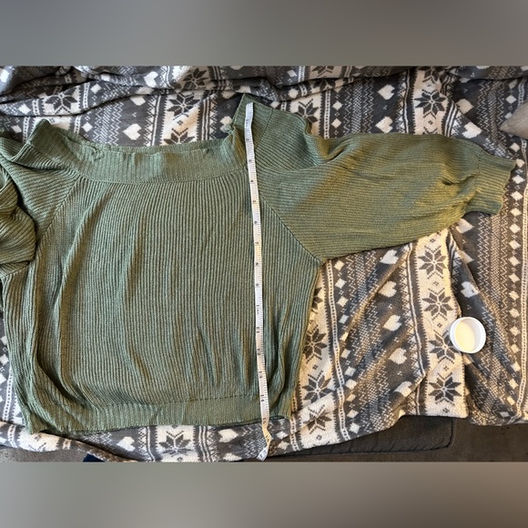 Slouch shoulder sweater. 15.5 “ from shoulder to hem. - Picture 4 of 4